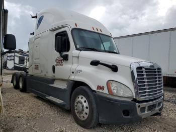  Salvage Freightliner Cascadia 1