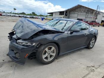  Salvage Ford Mustang