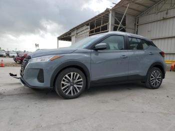  Salvage Nissan Kicks