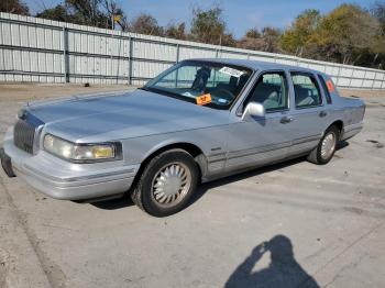  Salvage Lincoln Towncar