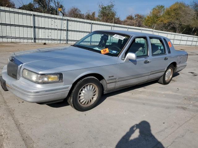  Salvage Lincoln Towncar