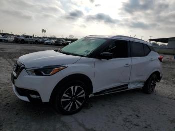  Salvage Nissan Kicks