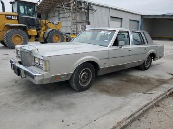  Salvage Lincoln Towncar