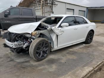  Salvage Chrysler 300