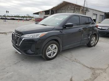  Salvage Nissan Kicks