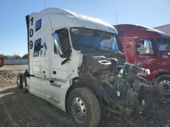  Salvage Volvo Vn
