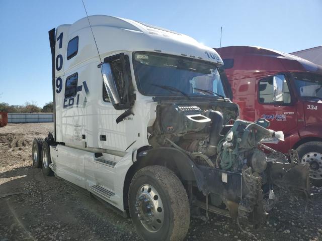  Salvage Volvo Vn