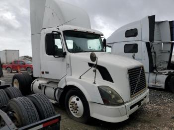  Salvage Volvo Vnl