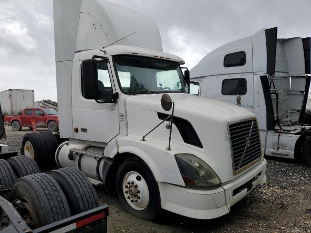  Salvage Volvo Vnl
