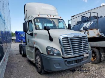  Salvage Freightliner Cascadia 1