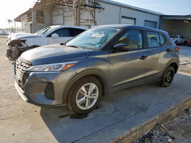  Salvage Nissan Kicks