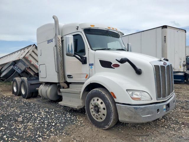  Salvage Peterbilt 579