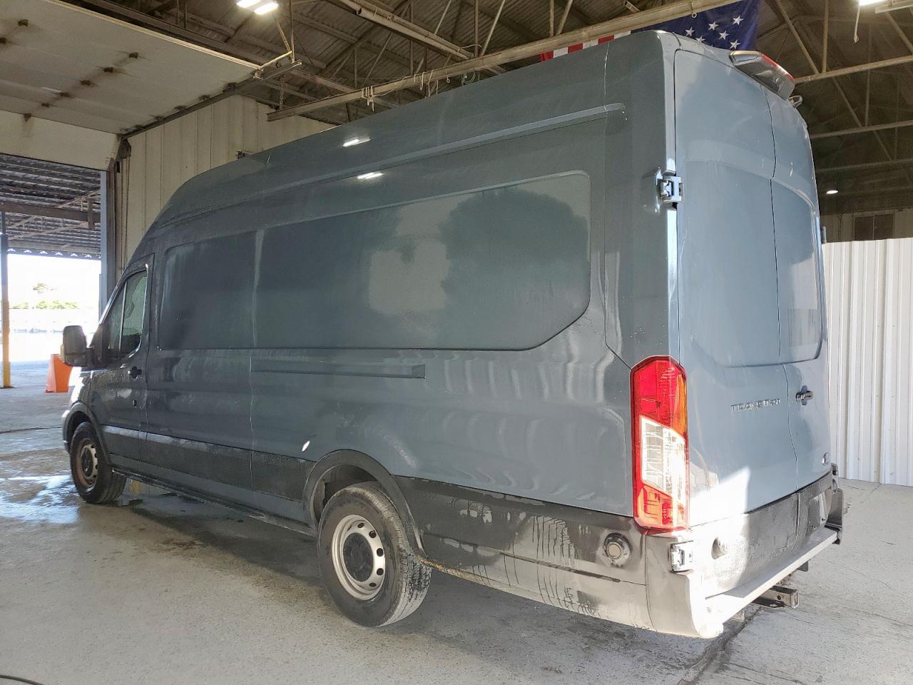 Ford Transit T-250 Image 2