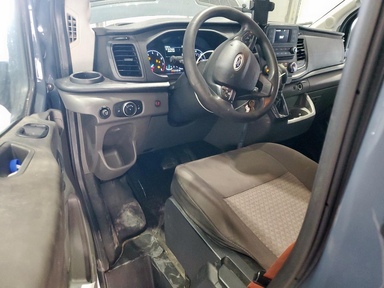 Ford Transit T-250 Image 4