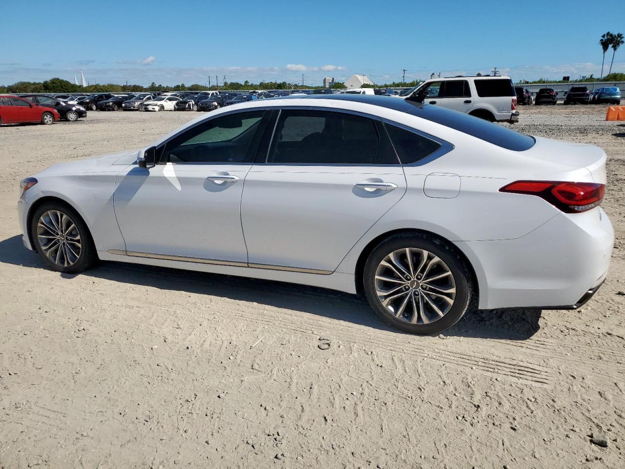 Hyundai Genesis 3.8l Image 2