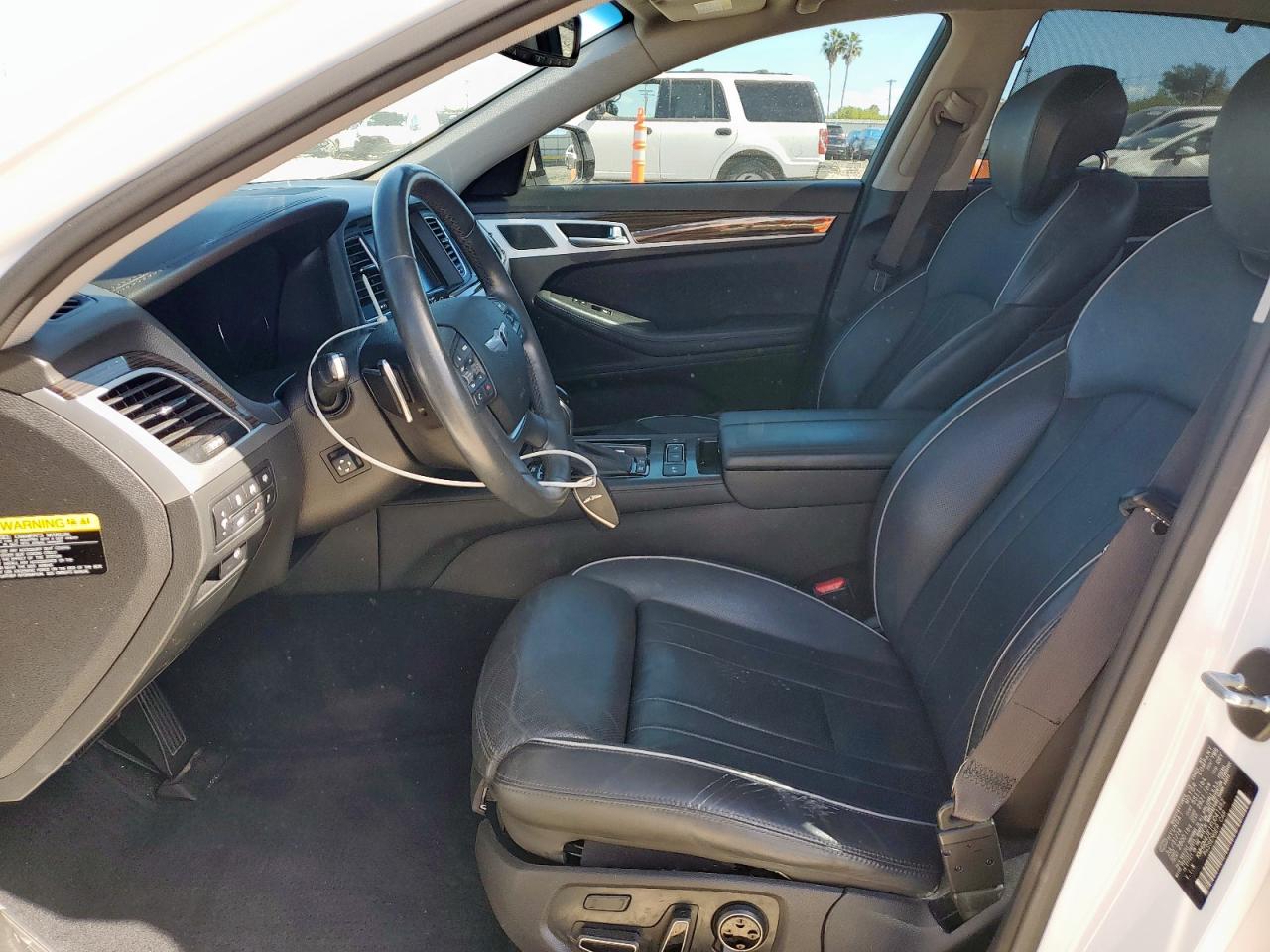 Hyundai Genesis 3.8l Image 6