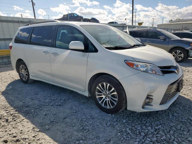 Toyota Sienna Xle Image 4