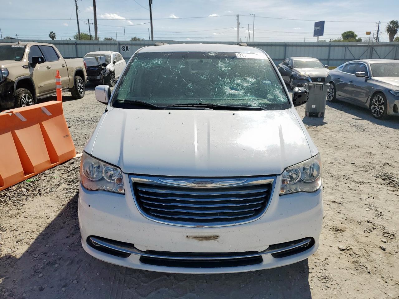 Chrysler Minivan Touring Image 5