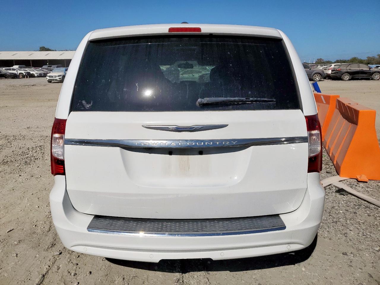 Chrysler Minivan Touring Image 2