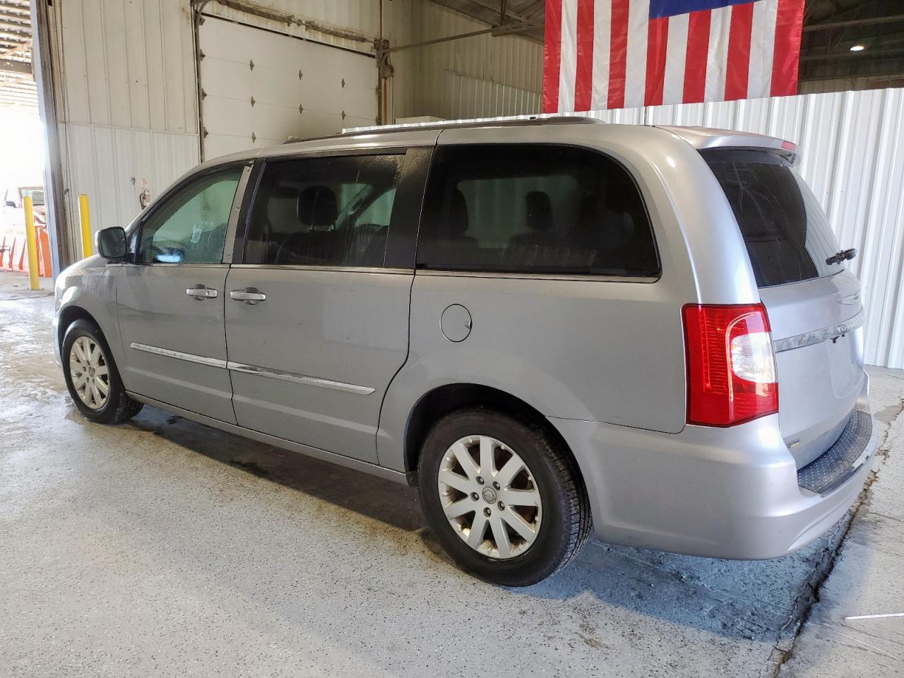 Chrysler Minivan Touring Image 12