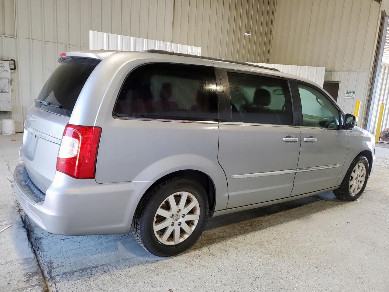 Chrysler Minivan Touring Image 13