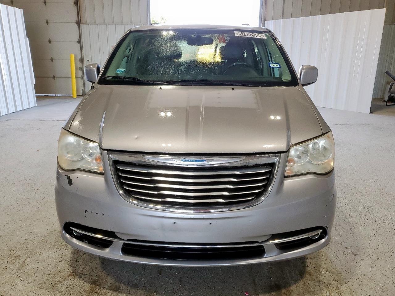Chrysler Minivan Touring Image 6