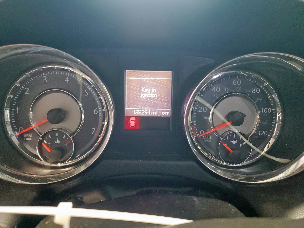 Chrysler Minivan Touring Image 3