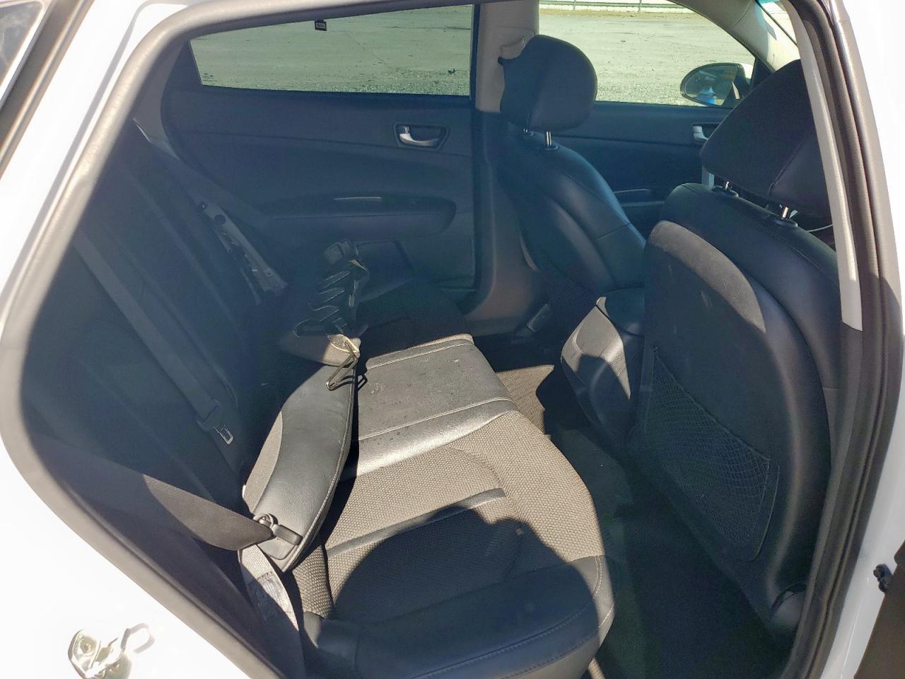 Kia Optima Lx Image 7