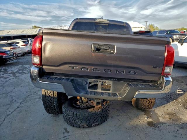 Toyota Tacoma Double Cab Image 7