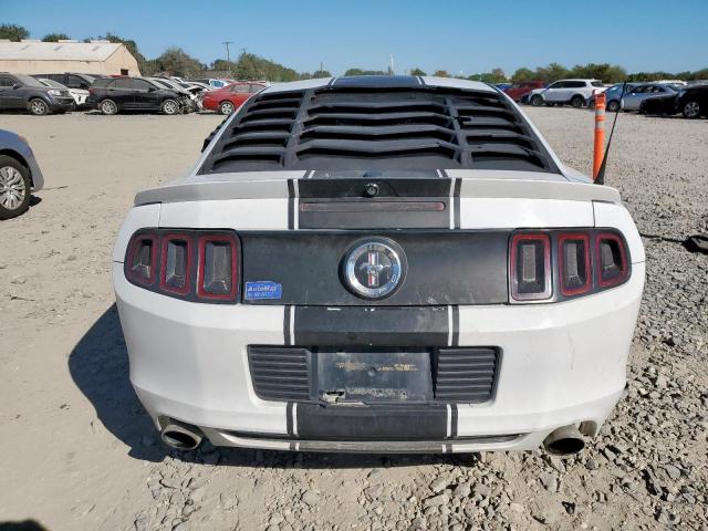 Ford Mustang Image 2