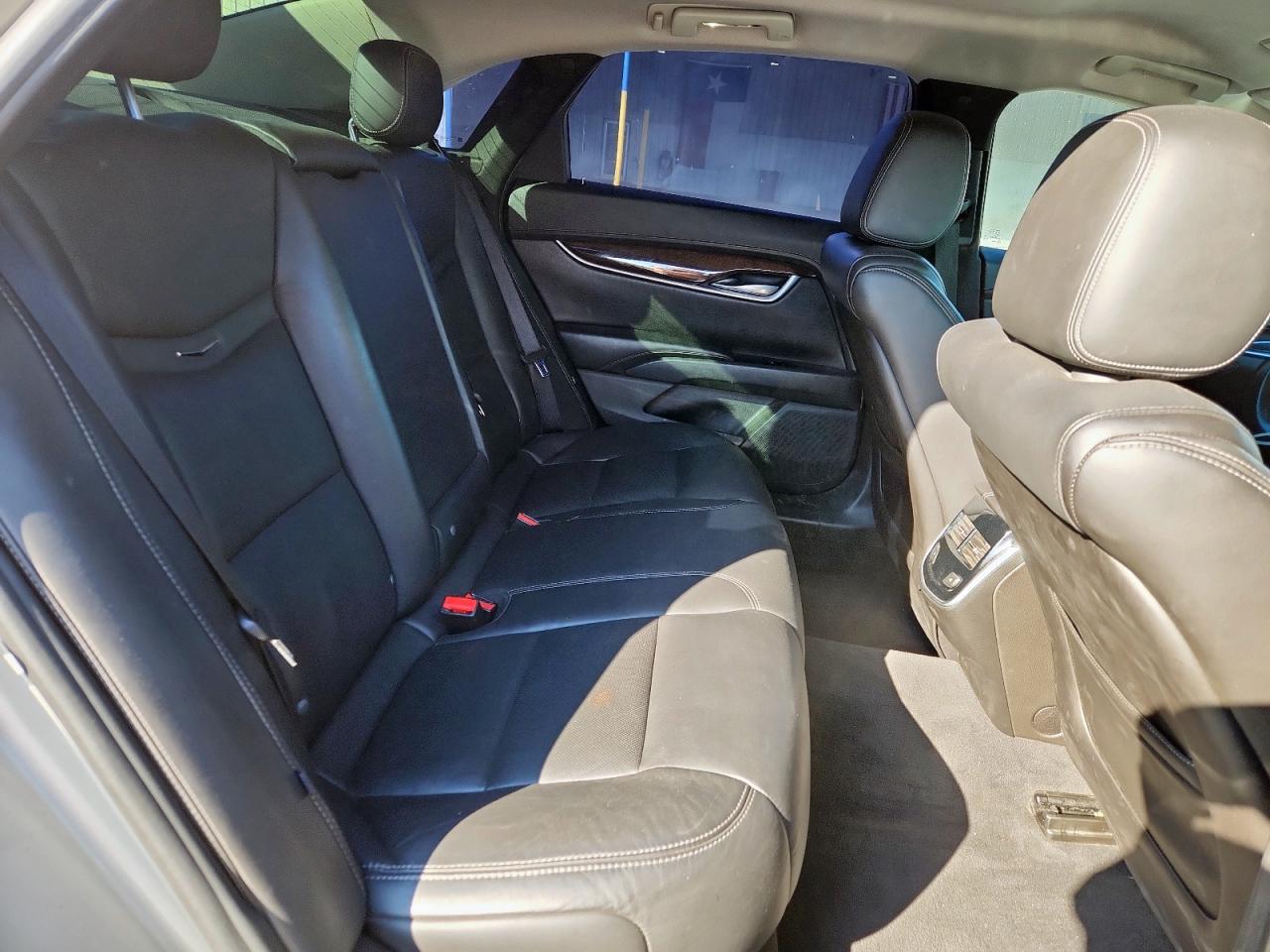 Cadillac XTS Luxury Collection Image 4