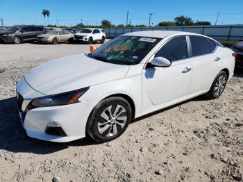  Salvage Nissan Altima