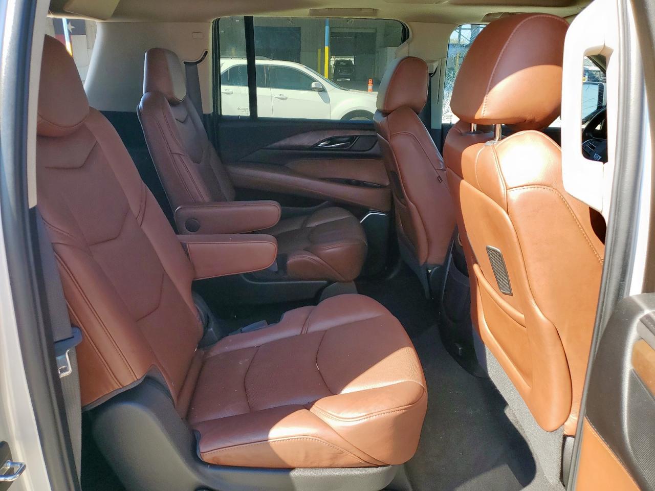 Cadillac Escalade Esv Premium Luxury Image 5