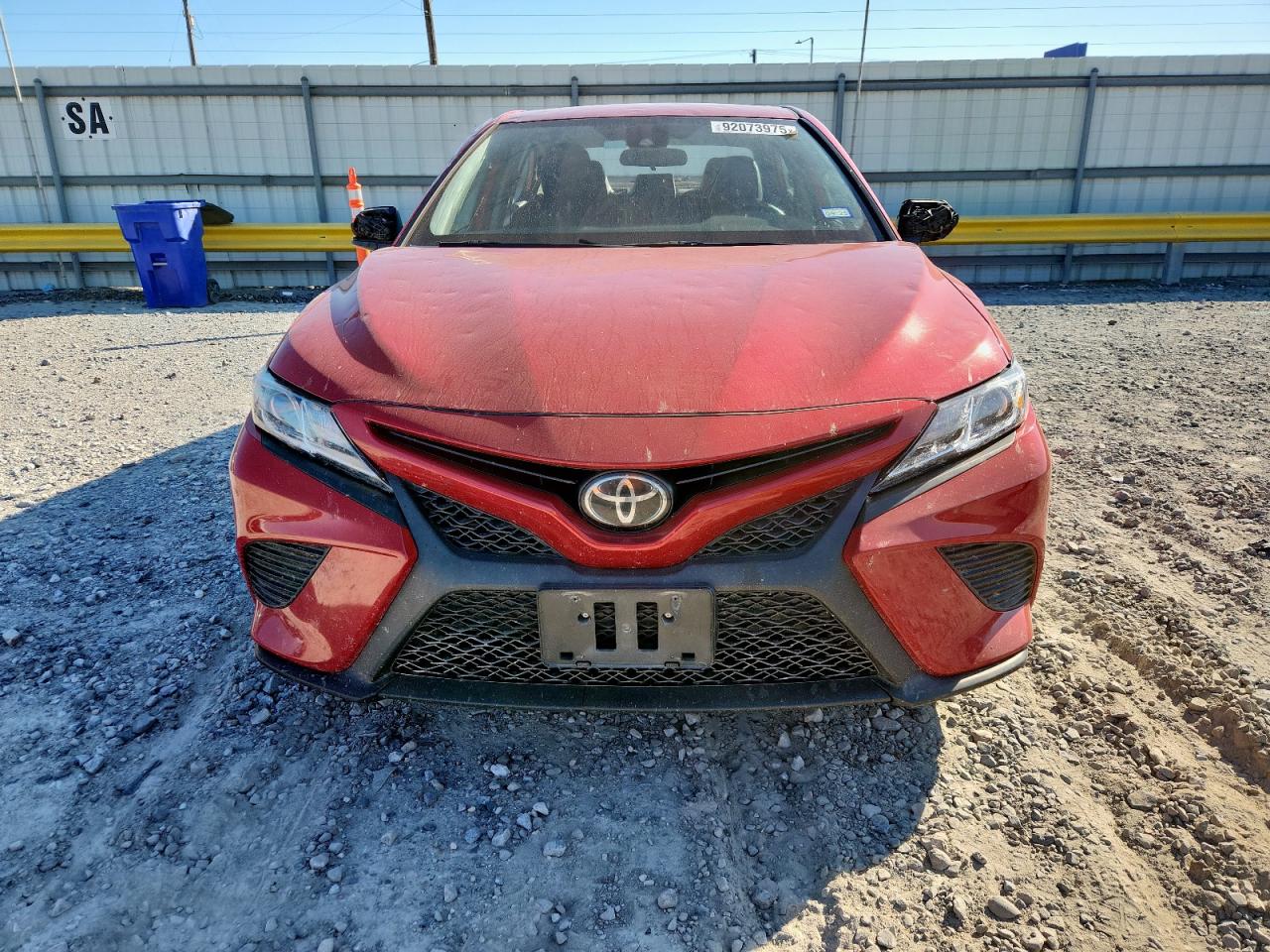 Toyota Camry Se Image 11