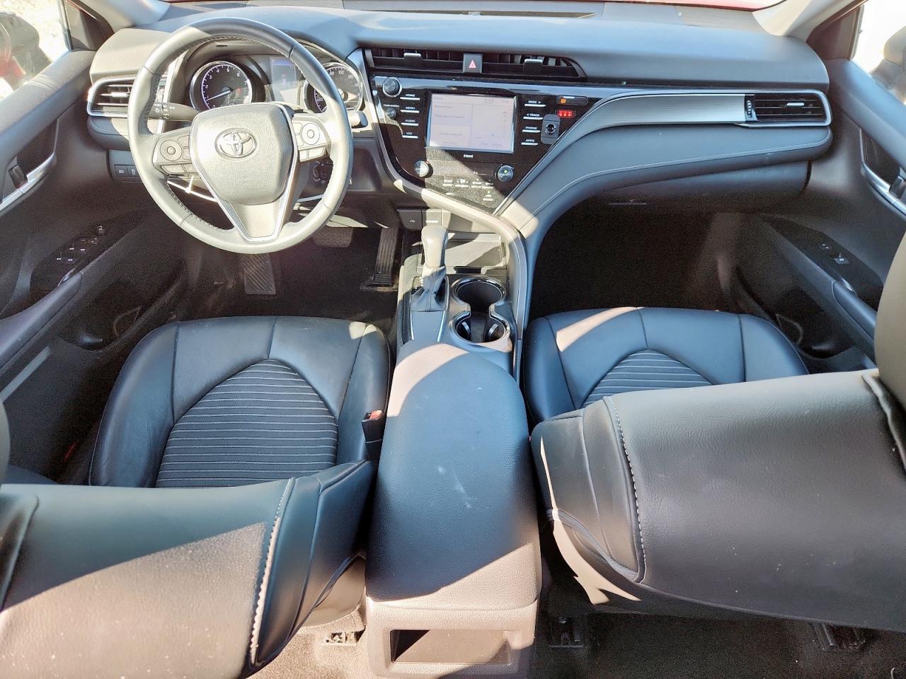 Toyota Camry Se Image 6