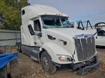  Salvage Peterbilt 579