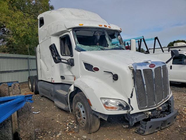  Salvage Peterbilt 579