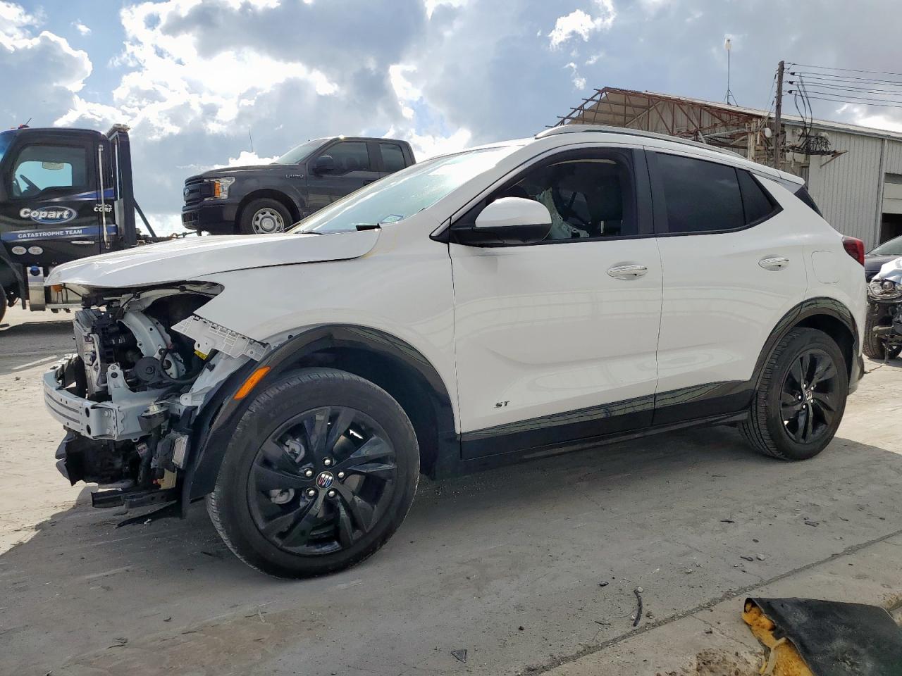 Buick Encore Sport Touring Image 1