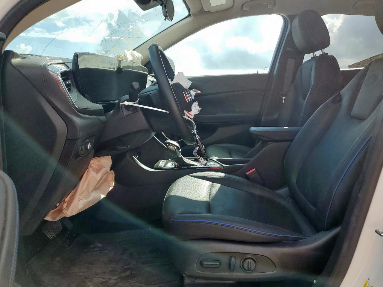 Buick Encore Sport Touring Image 9