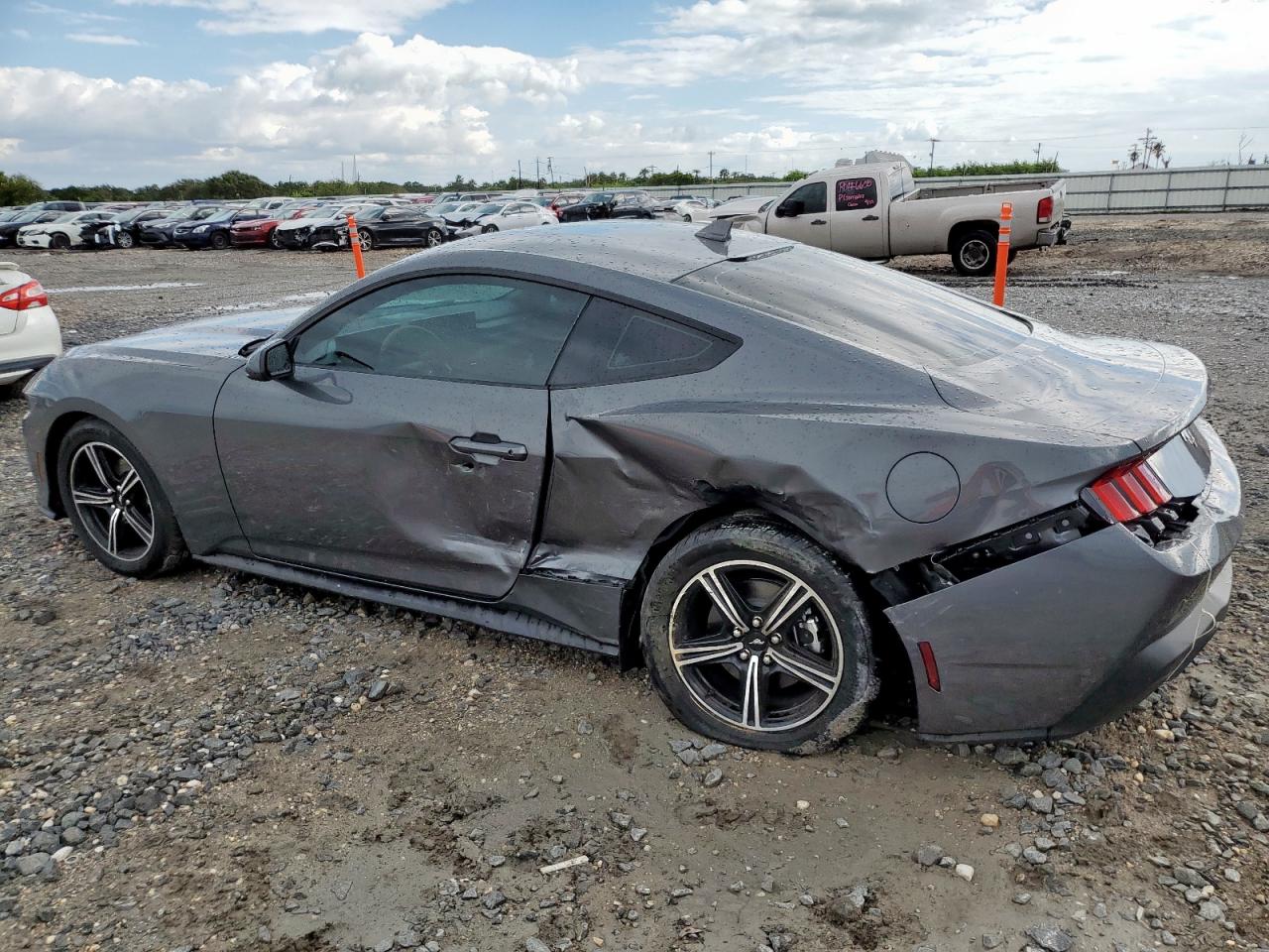 Ford Mustang Image 3