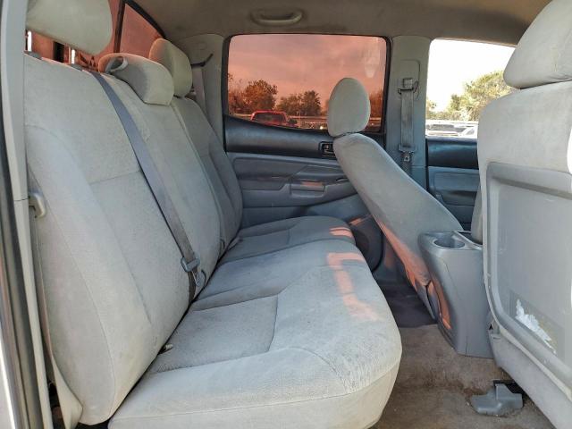 Toyota Tacoma Double Cab Image 12