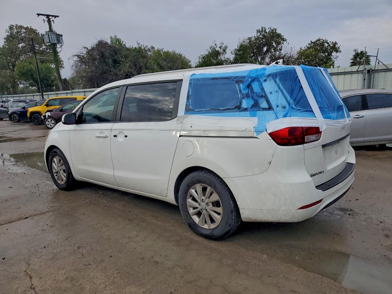 Kia Sedona Lx Image 3