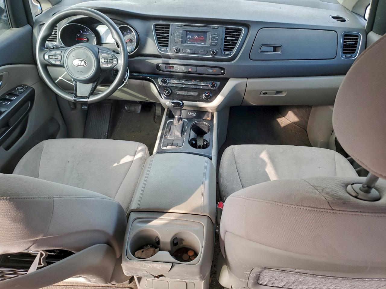 Kia Sedona Lx Image 8