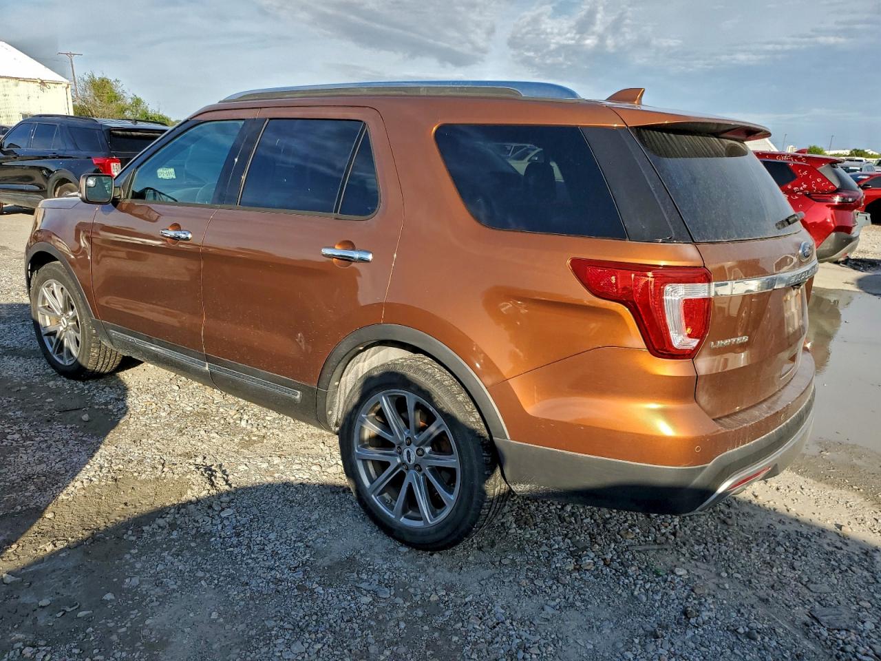 Ford Explorer Limited Image 2