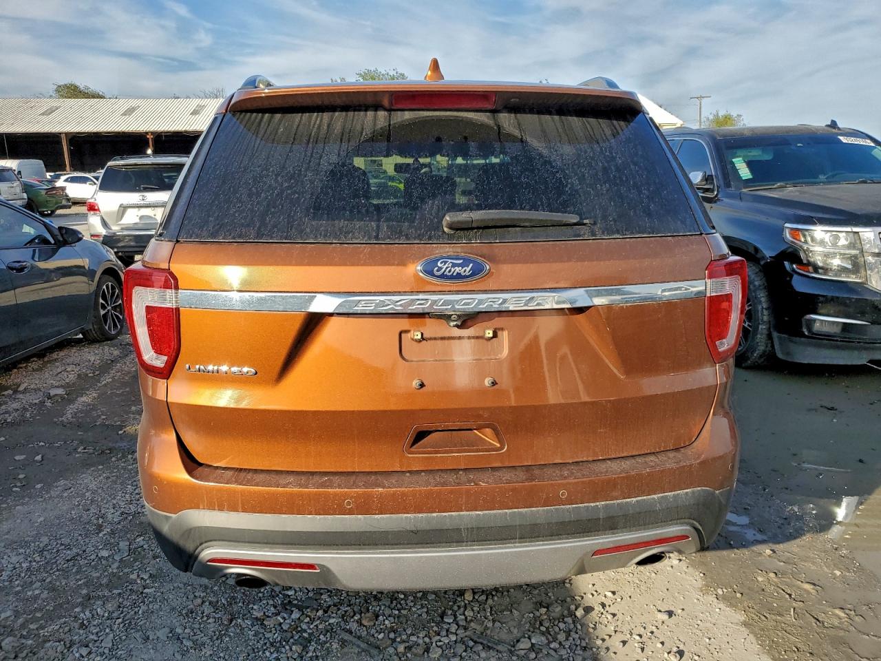 Ford Explorer Limited Image 11