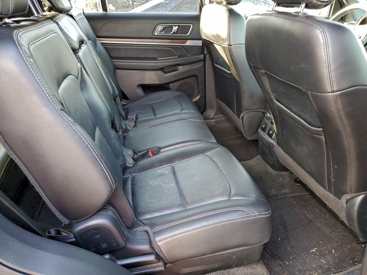 Ford Explorer Limited Image 5