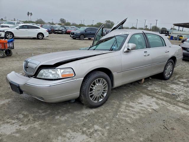  Salvage Lincoln Towncar