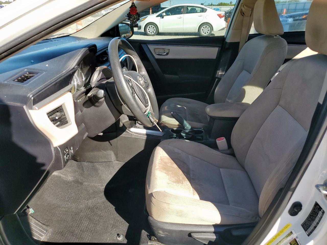 Toyota Corolla L Image 3