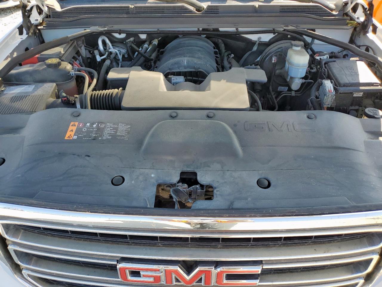 GMC Yukon C1500 Slt Image 2