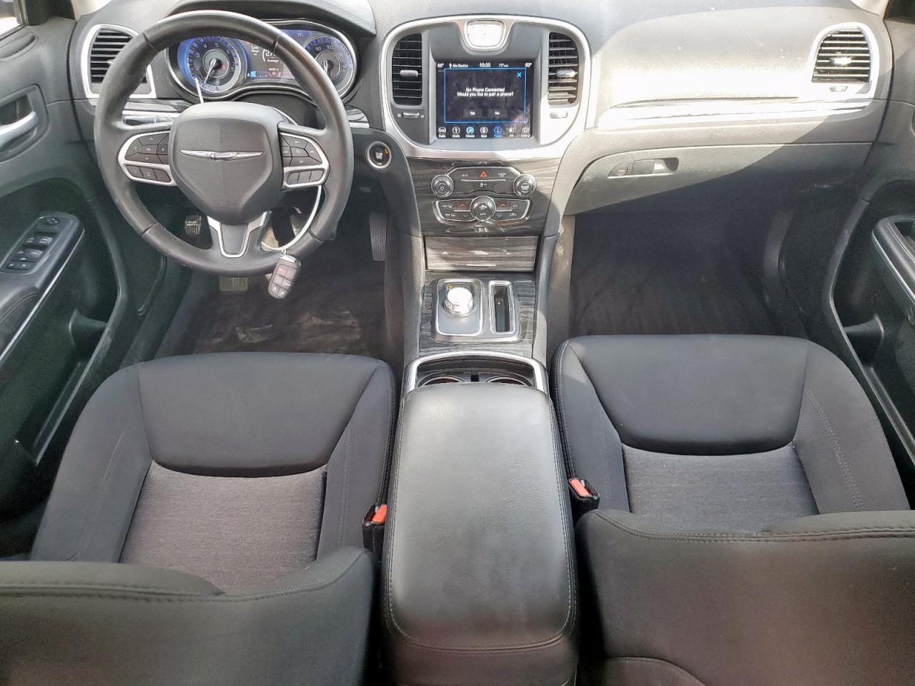 Chrysler 300 Touring Image 10